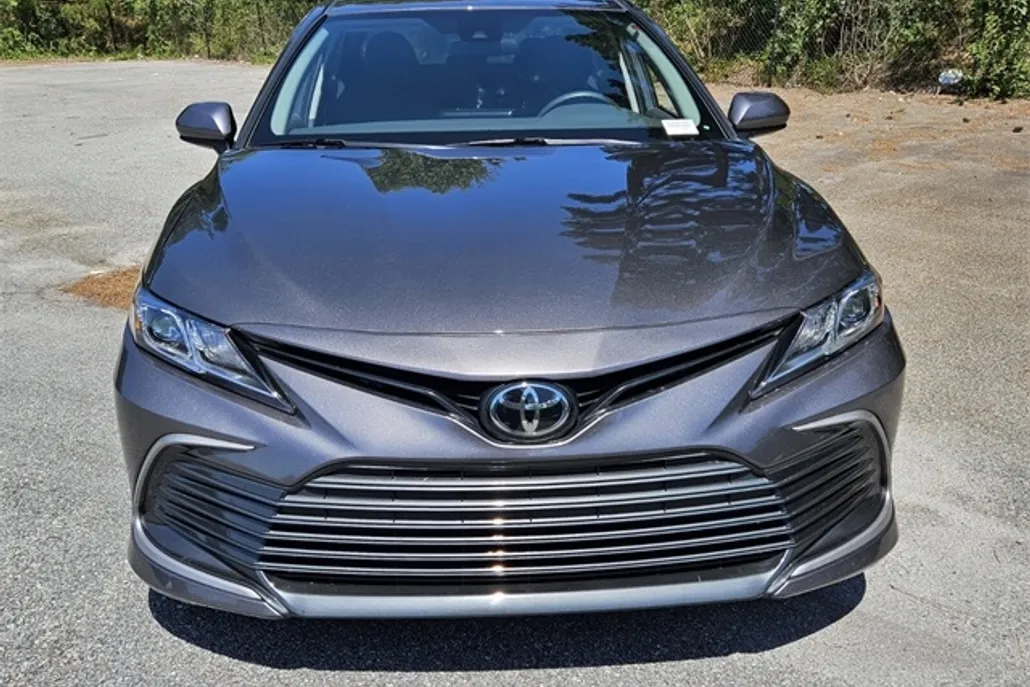 2023 Toyota Camry LE photo 1