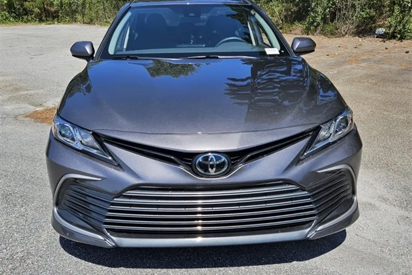 2023 Toyota Camry LE photo 1