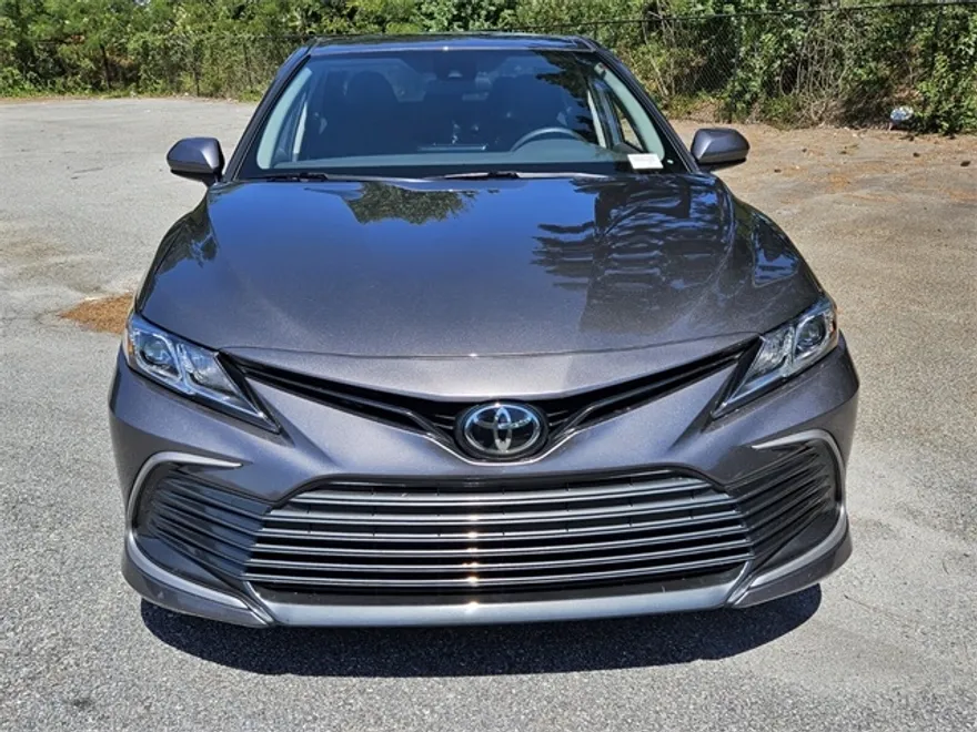 2023 Toyota Camry LE photo 1