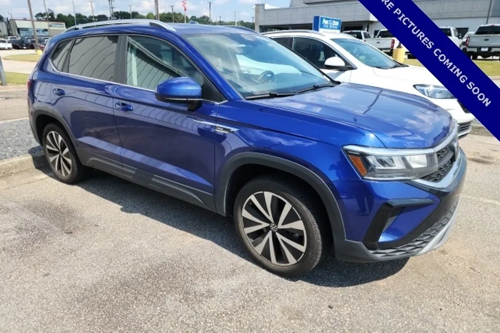 2023 Volkswagen Taos SE photo 1