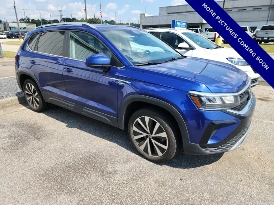 2023 Volkswagen Taos SE photo 1