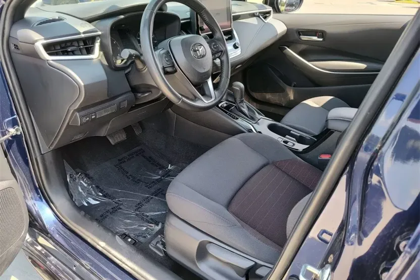 2023 Toyota Corolla SE photo 1