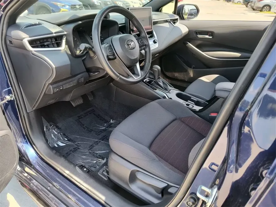 2023 Toyota Corolla SE photo 1