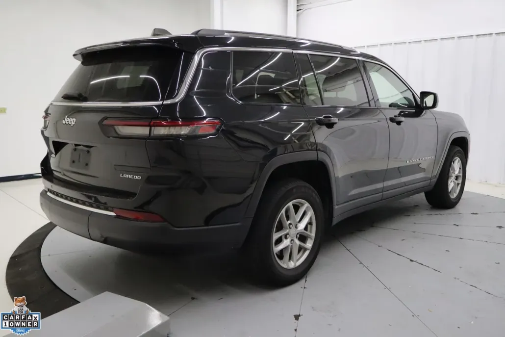 2023 Jeep Grand Cherokee Laredo photo 1