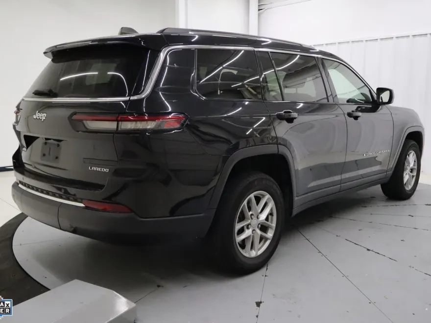 2023 Jeep Grand Cherokee Laredo photo 1