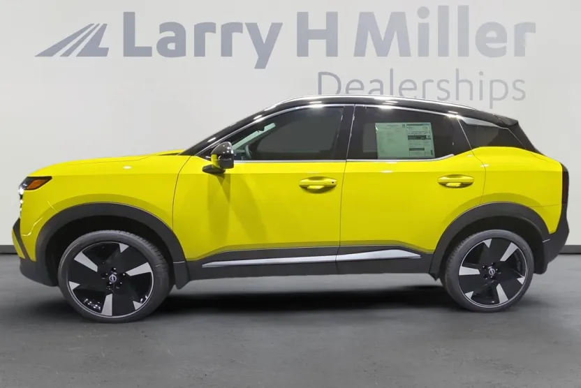 2025 Nissan Kicks SR photo 1