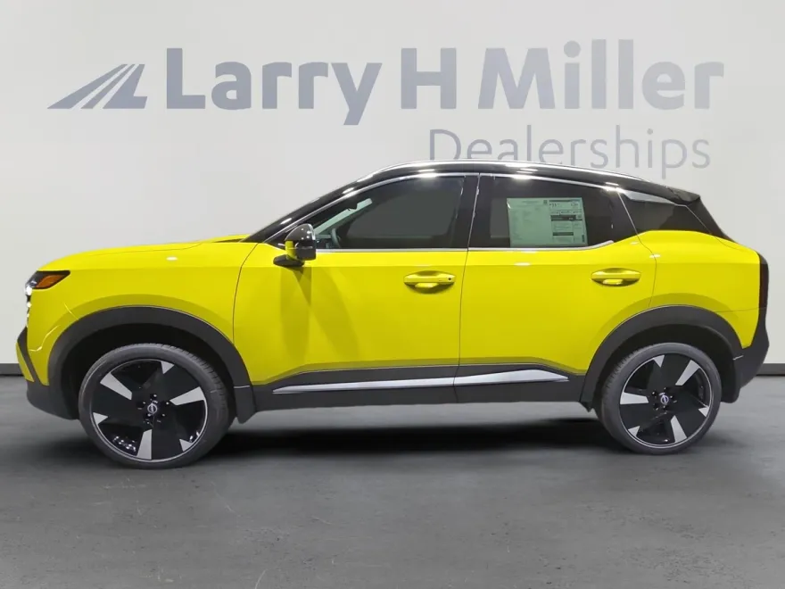 2025 Nissan Kicks SR photo 1