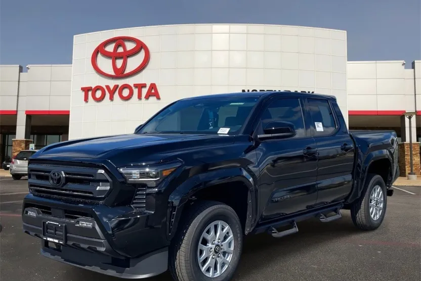 2025 Toyota Tacoma SR5 photo 1