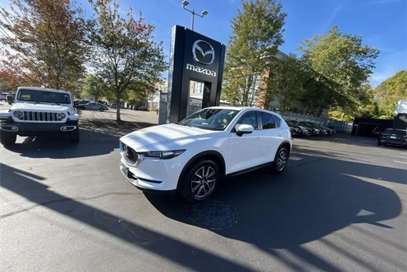 2018 Mazda CX-5 Touring photo 1