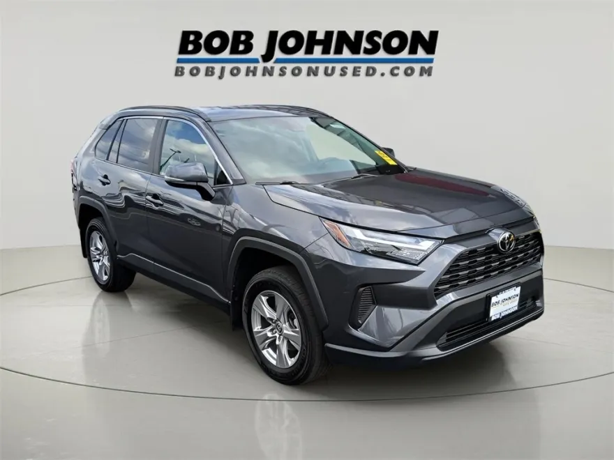 2023 Toyota RAV4 XLE photo 1
