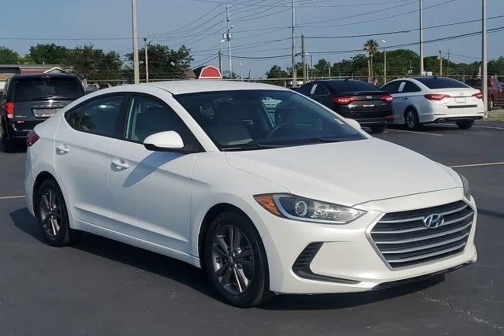 2017 Hyundai Elantra SE photo 1