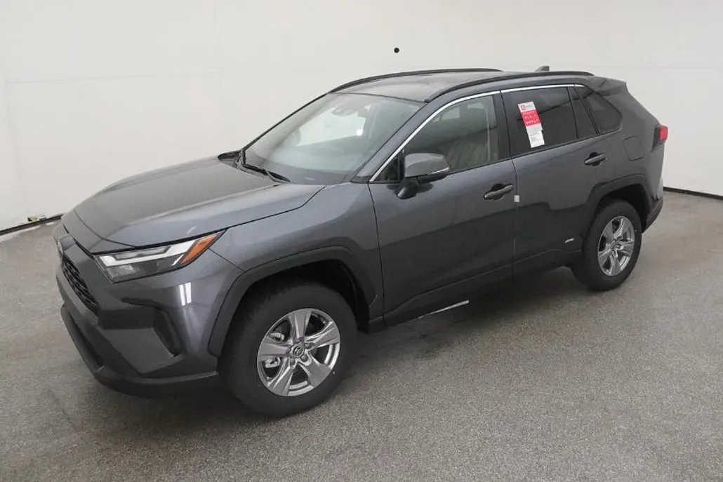 2025 Toyota RAV4 Hybrid LE photo 1