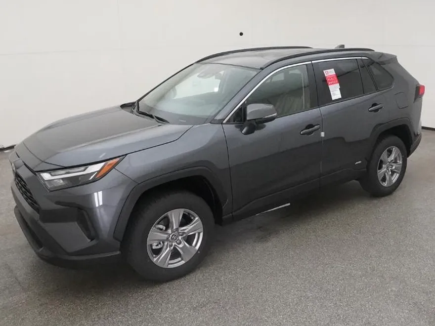 2025 Toyota RAV4 Hybrid LE photo 1