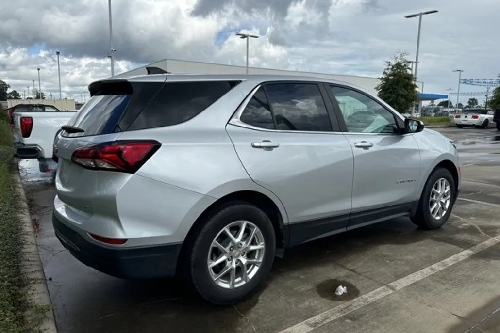2022 Chevrolet Equinox LT photo 1