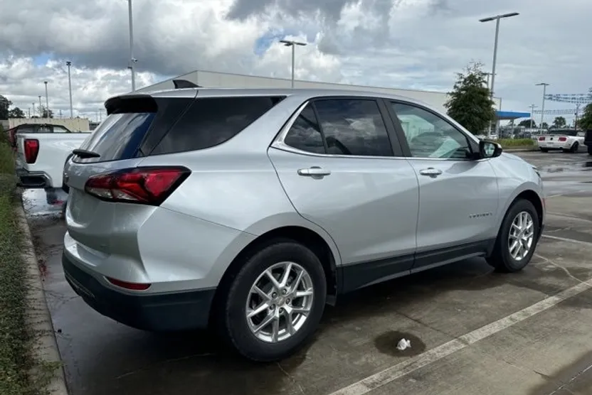 2022 Chevrolet Equinox LT photo 1