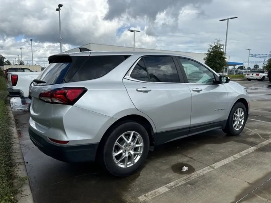 2022 Chevrolet Equinox LT photo 1