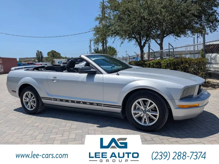 2005 Ford Mustang Deluxe Convertible photo 1