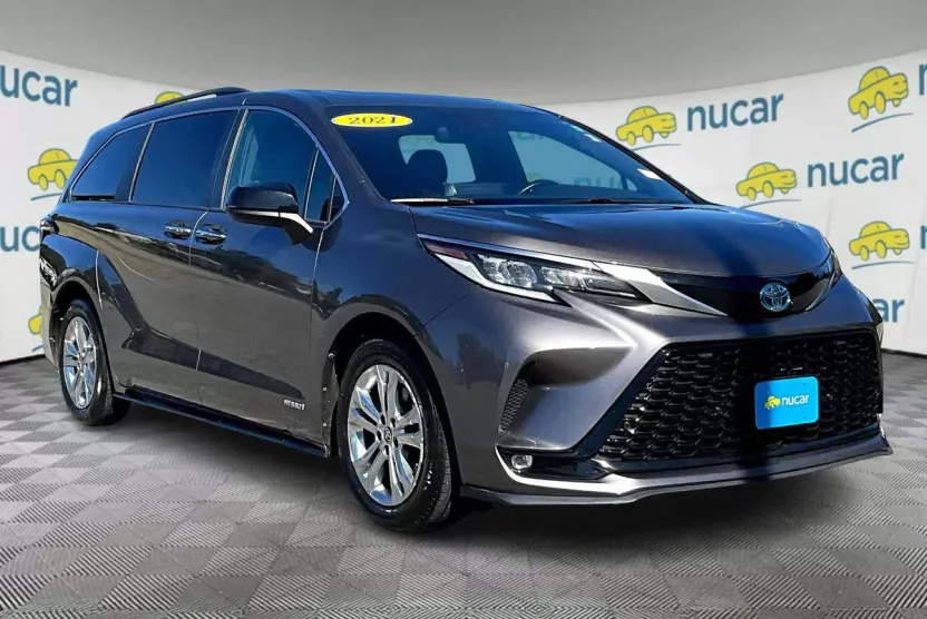 2021 Toyota Sienna XSE photo 1