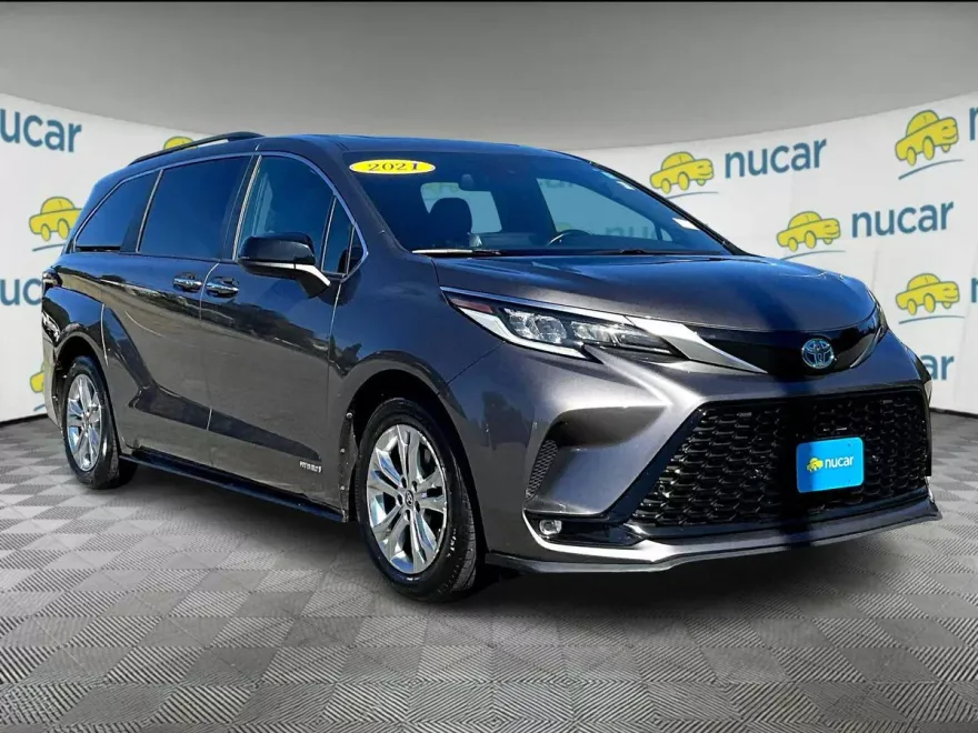 2021 Toyota Sienna XSE photo 1