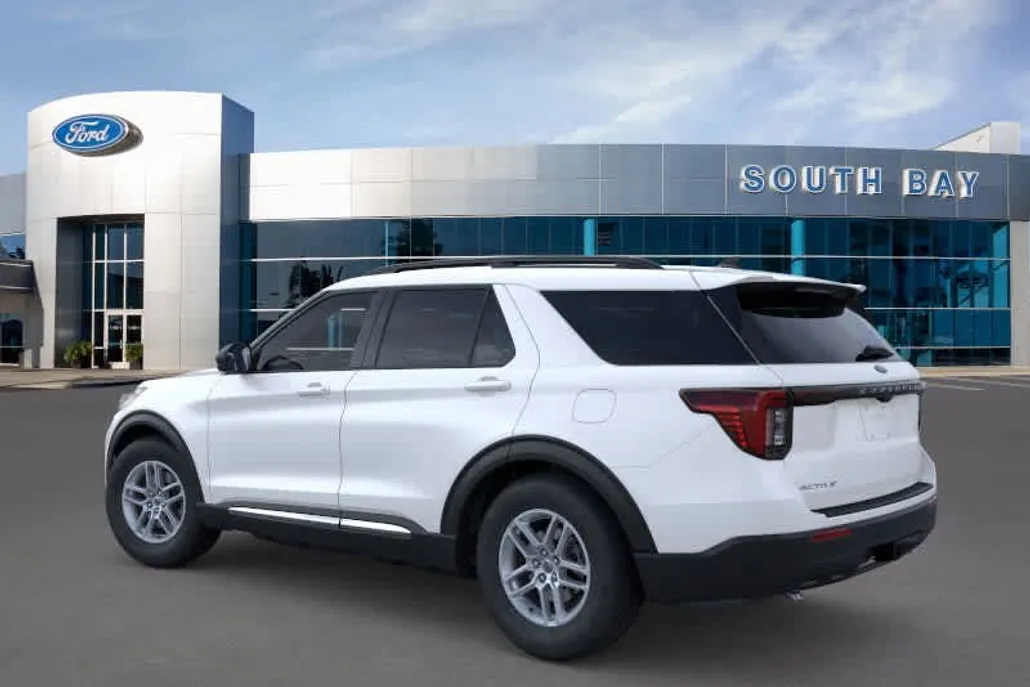 2025 Ford Explorer photo 1