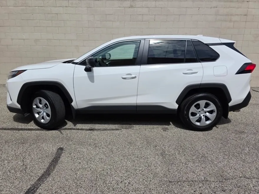 2024 Toyota RAV4 LE photo 1