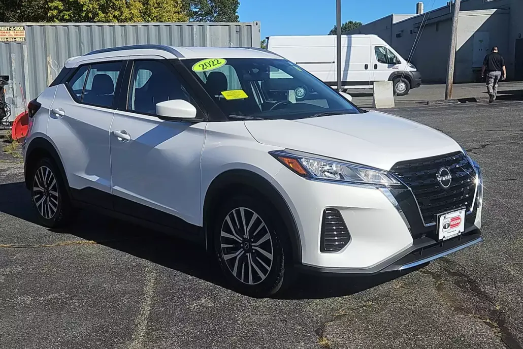 2022 Nissan Kicks SV photo 1