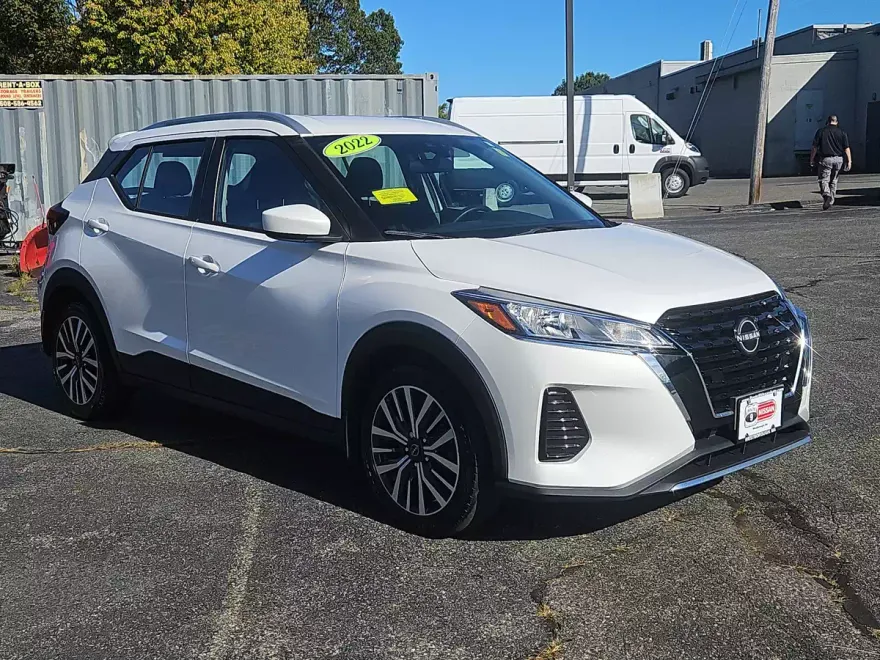 2022 Nissan Kicks SV photo 1