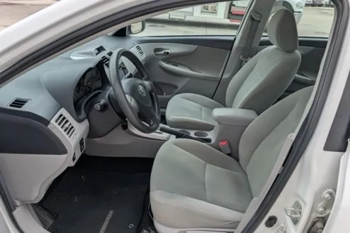 2013 Toyota Corolla LE photo 2