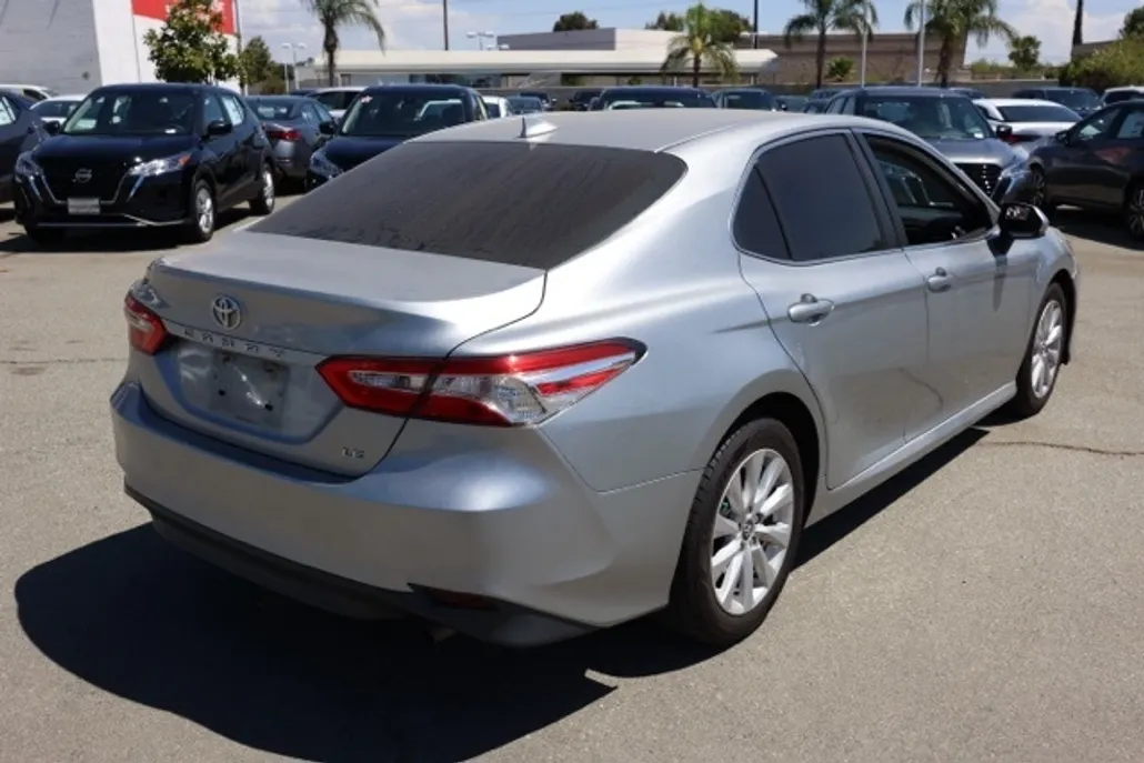 2020 Toyota Camry LE photo 1