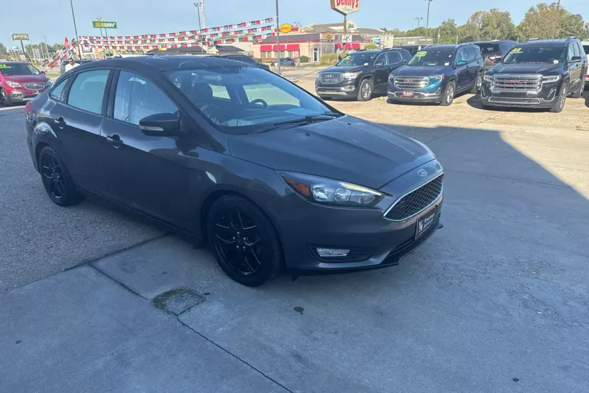 2016 Ford Focus Sedan photo 1