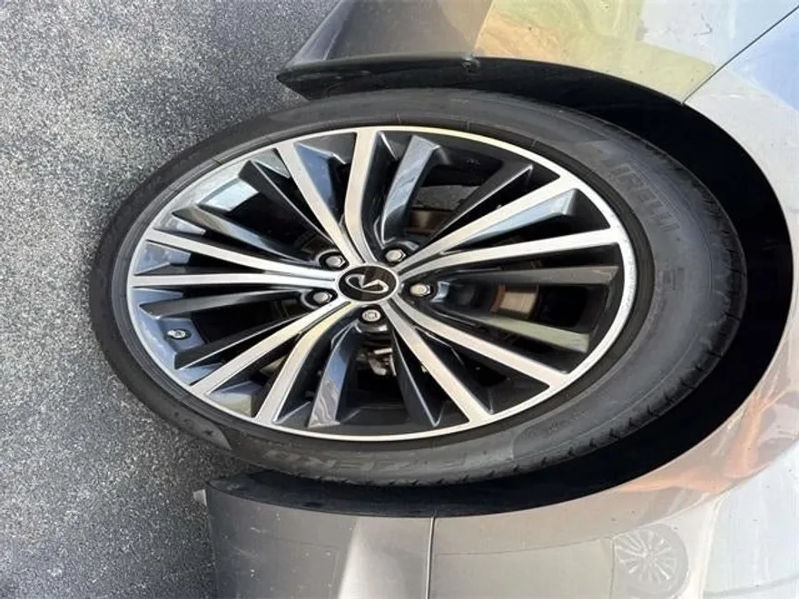 2022 Infiniti Q60 Luxe photo 1