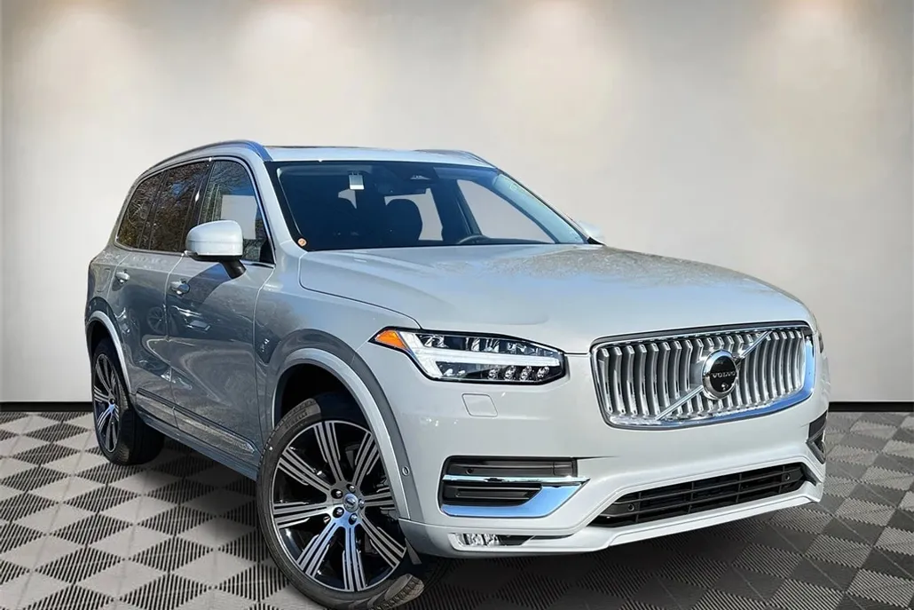 2025 Volvo XC90 Plus photo 1