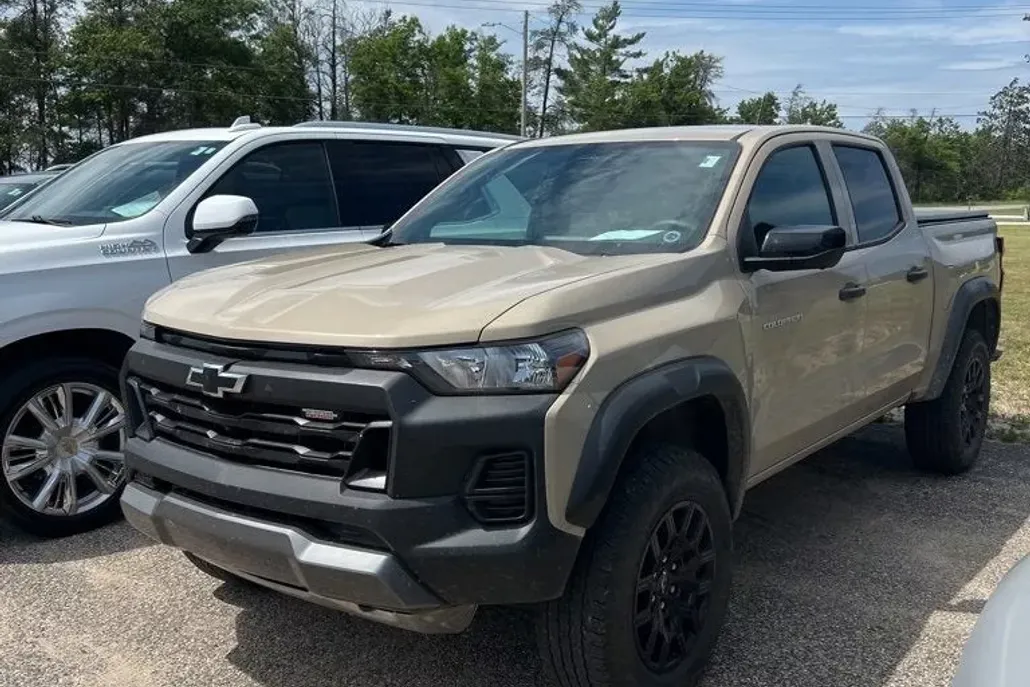 2023 Chevrolet Colorado Trail Boss photo 1