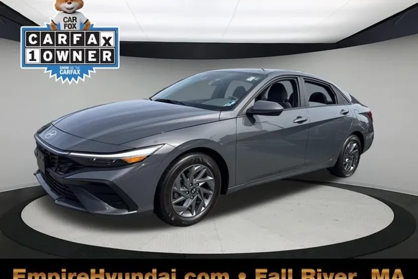 2024 Hyundai Elantra SEL photo 1