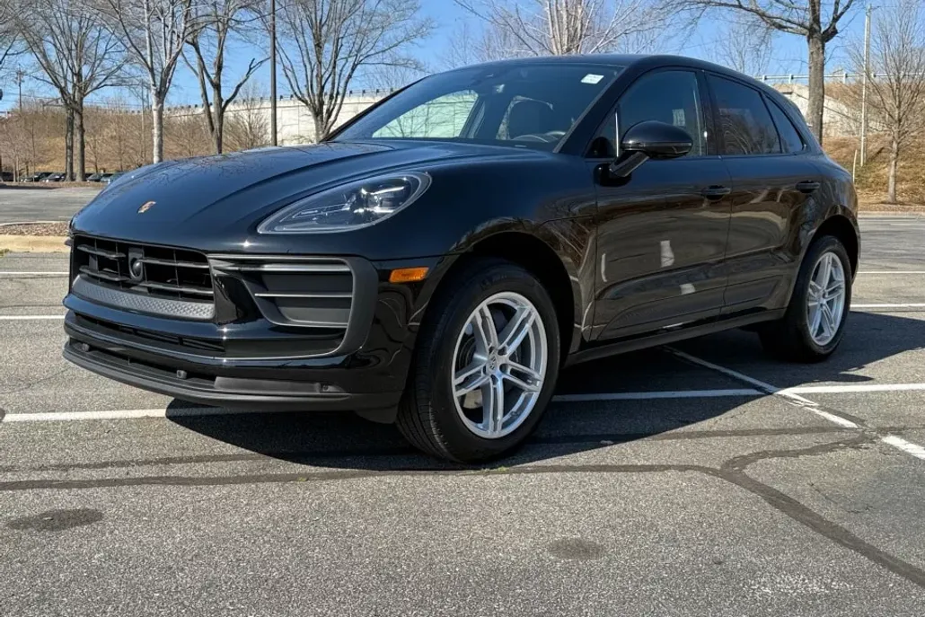 2024 Porsche Macan Base photo 1