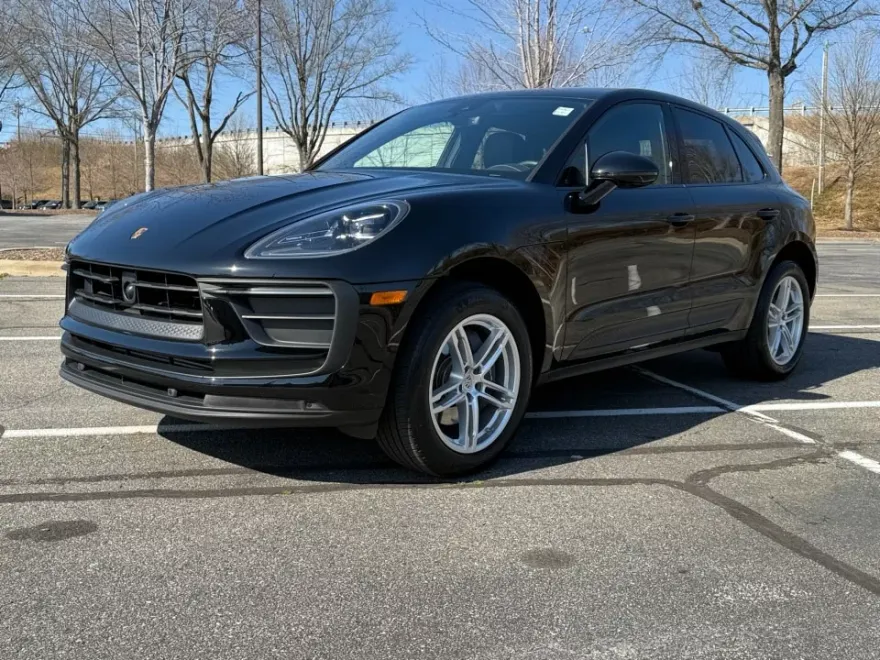 2024 Porsche Macan Base photo 1