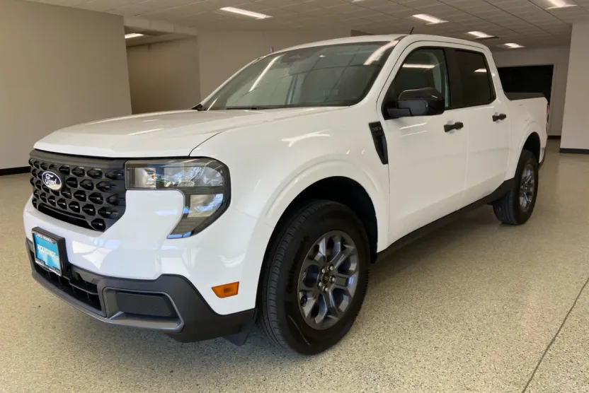 2025 Ford Maverick XLT photo 1