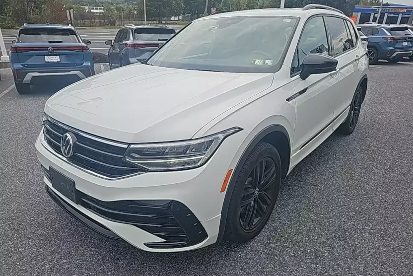 2022 Volkswagen Tiguan SE R-Line Black photo 1