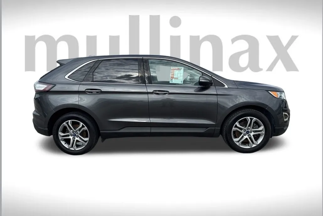 2016 Ford Edge Titanium photo 1