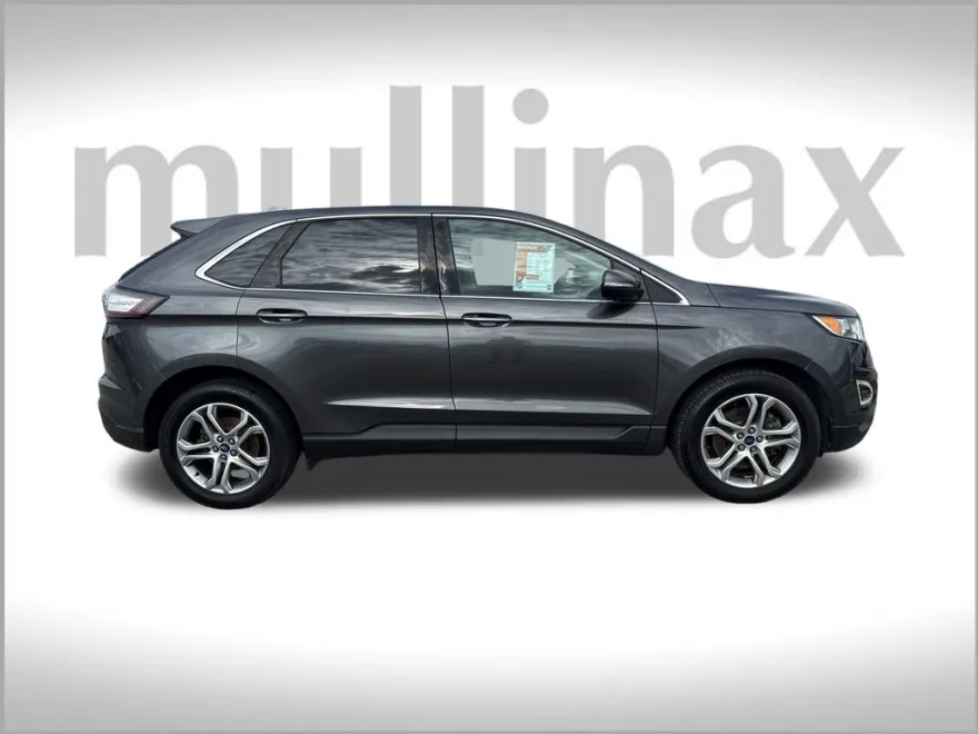 2016 Ford Edge Titanium photo 1