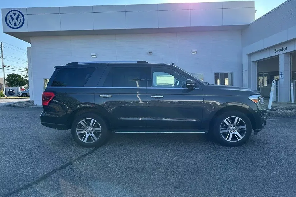2023 Ford Expedition Limited photo 1