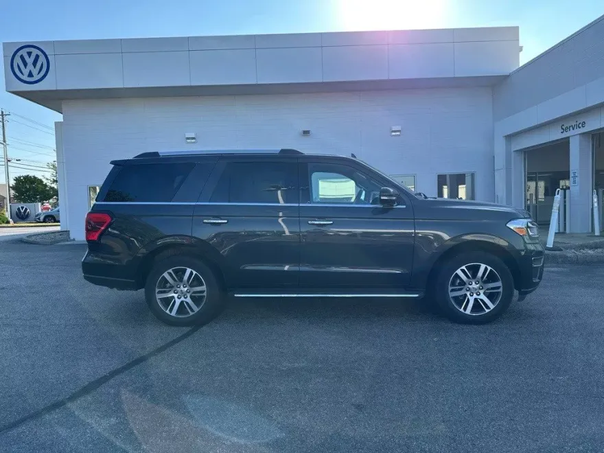 2023 Ford Expedition Limited photo 1