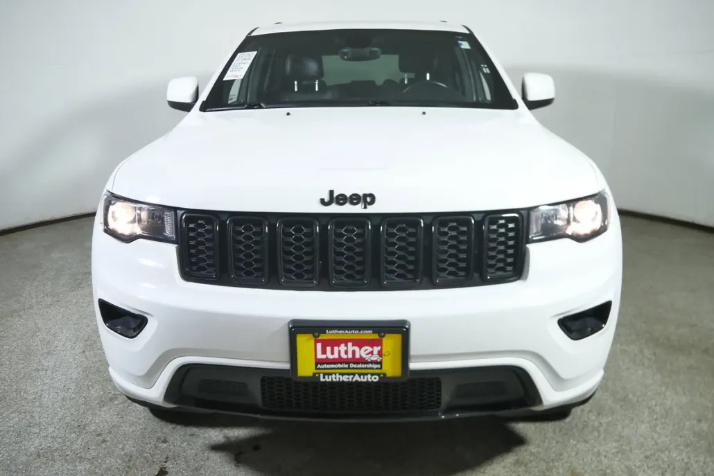2017 Jeep Grand Cherokee Altitude photo 1