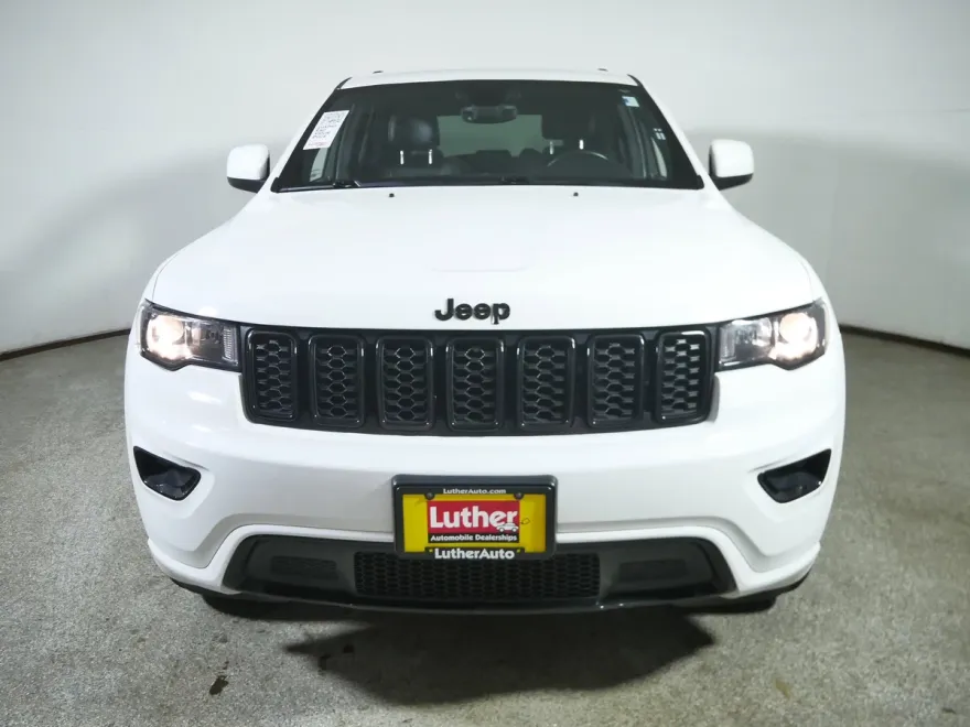 2017 Jeep Grand Cherokee Altitude photo 1