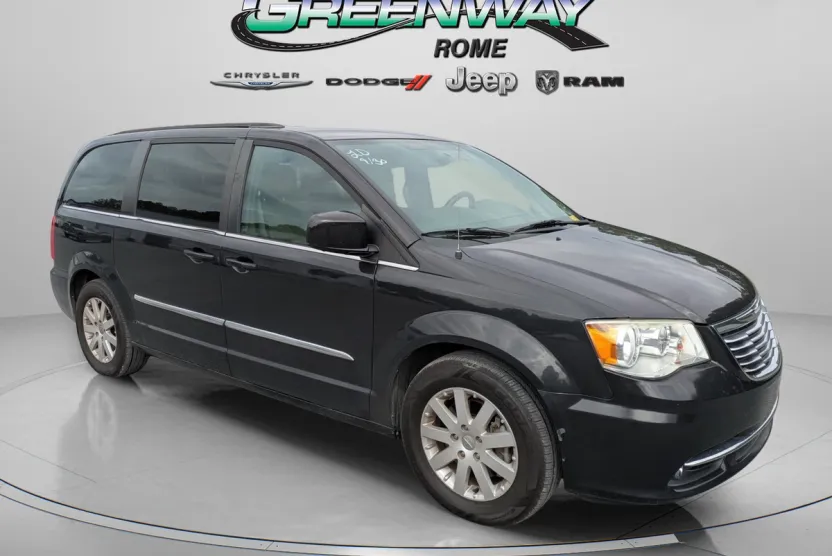 2015 Chrysler Town & Country Touring photo 1