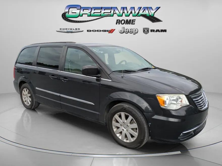 2015 Chrysler Town & Country Touring photo 1