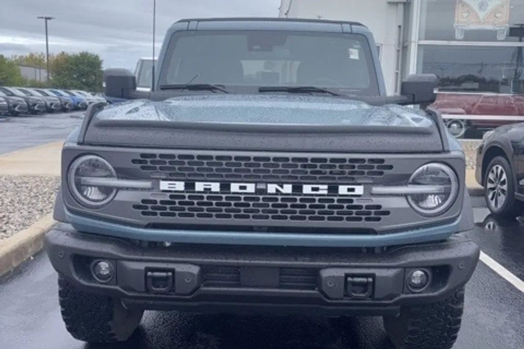 2022 Ford Bronco Badlands photo 1