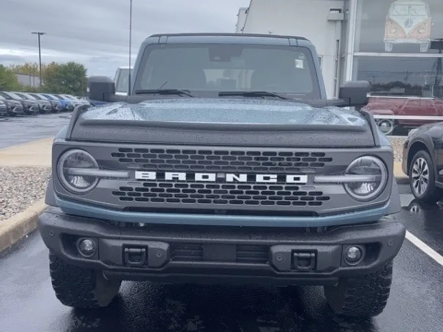 2022 Ford Bronco Badlands photo 1