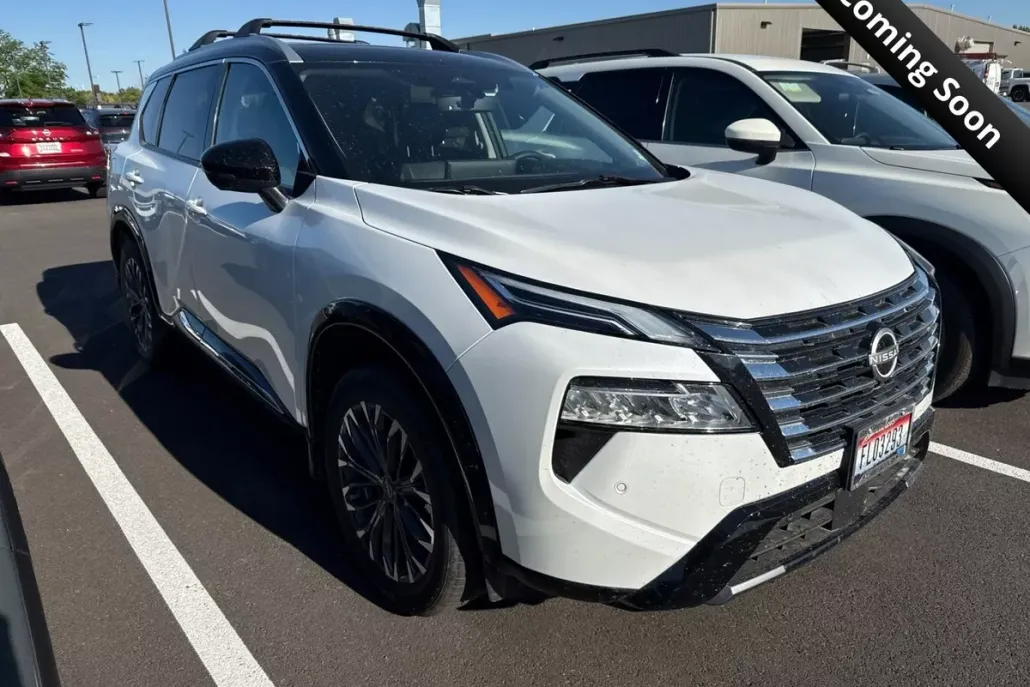 2024 Nissan Rogue Platinum photo 1