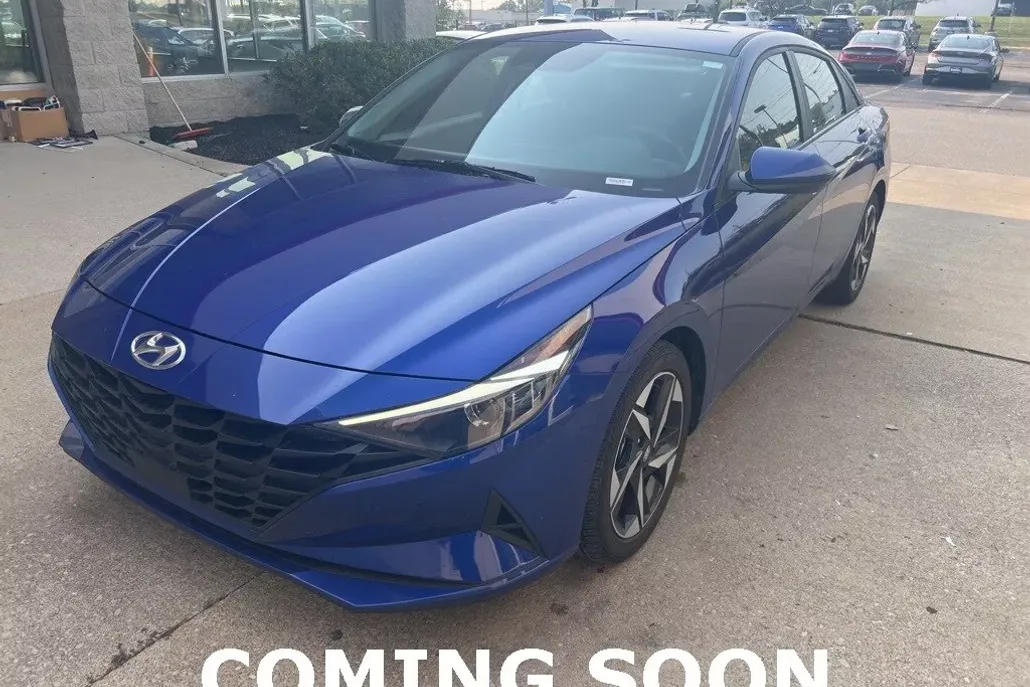 2023 Hyundai Elantra SEL photo 1